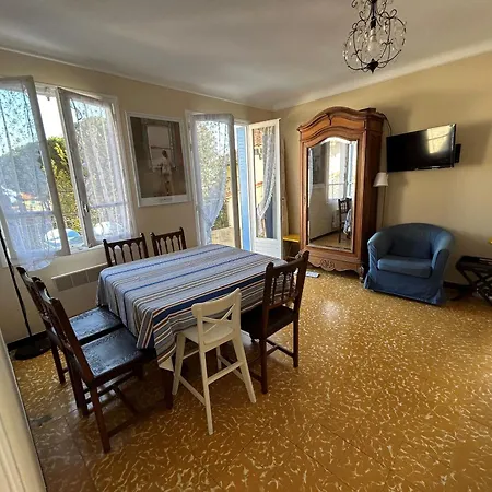 Lumineuse Pour 5 Personnes Avec Terrasse Et Jardin Privatif Au Racou - Fr-1-837-84