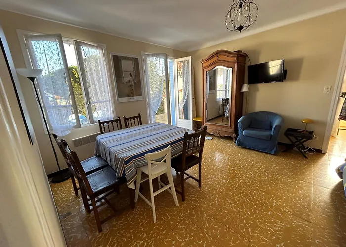 Lumineuse Pour 5 Personnes Avec Terrasse Et Jardin Privatif Au Racou - Fr-1-837-84